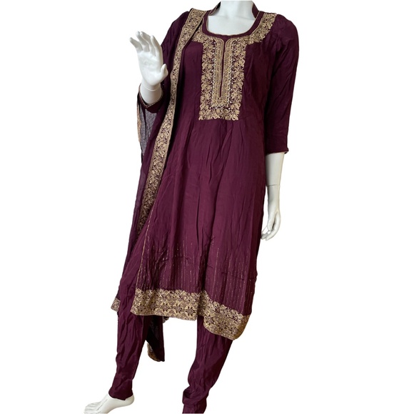 New, Purple Pajama Kameez with Gold Detail. Size: Medium - Picture 11 of 15